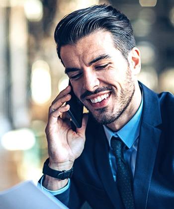 Alle salesaspecten geoptimaliseerd  businessman on the phone